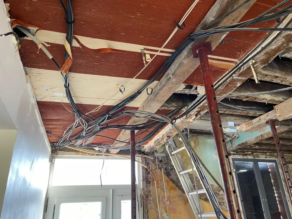 cablage-electrique-renovation-isle-adam.jpg