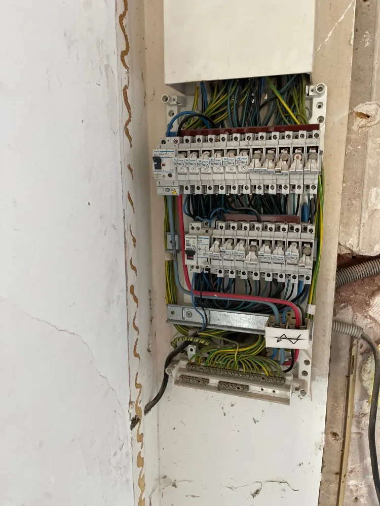 mise-aux-normes-electricite-isle-adam.jpg